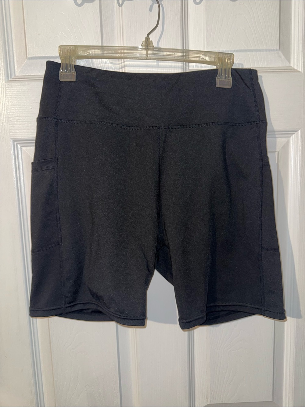 Cali Women’s black mid-rise athletic biker shorts Rhinestone Detail Pockets 1X
